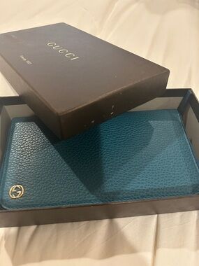 Gucci Teal Zip-Around Leather Wallet with Gold Logo Interlocking G